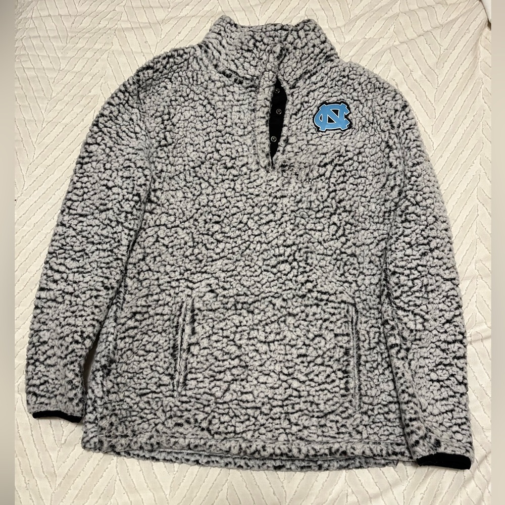 Unc fluffy sweatshirt, quarter button up, good condition, size small, gray